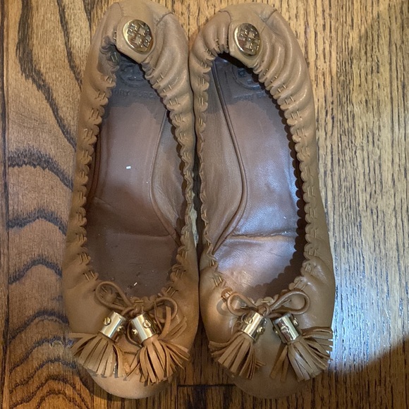 Tory Burch tan tassel flats - Picture 2 of 5